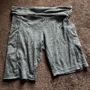 Aresa gray high waisted biker shorts with pockets S